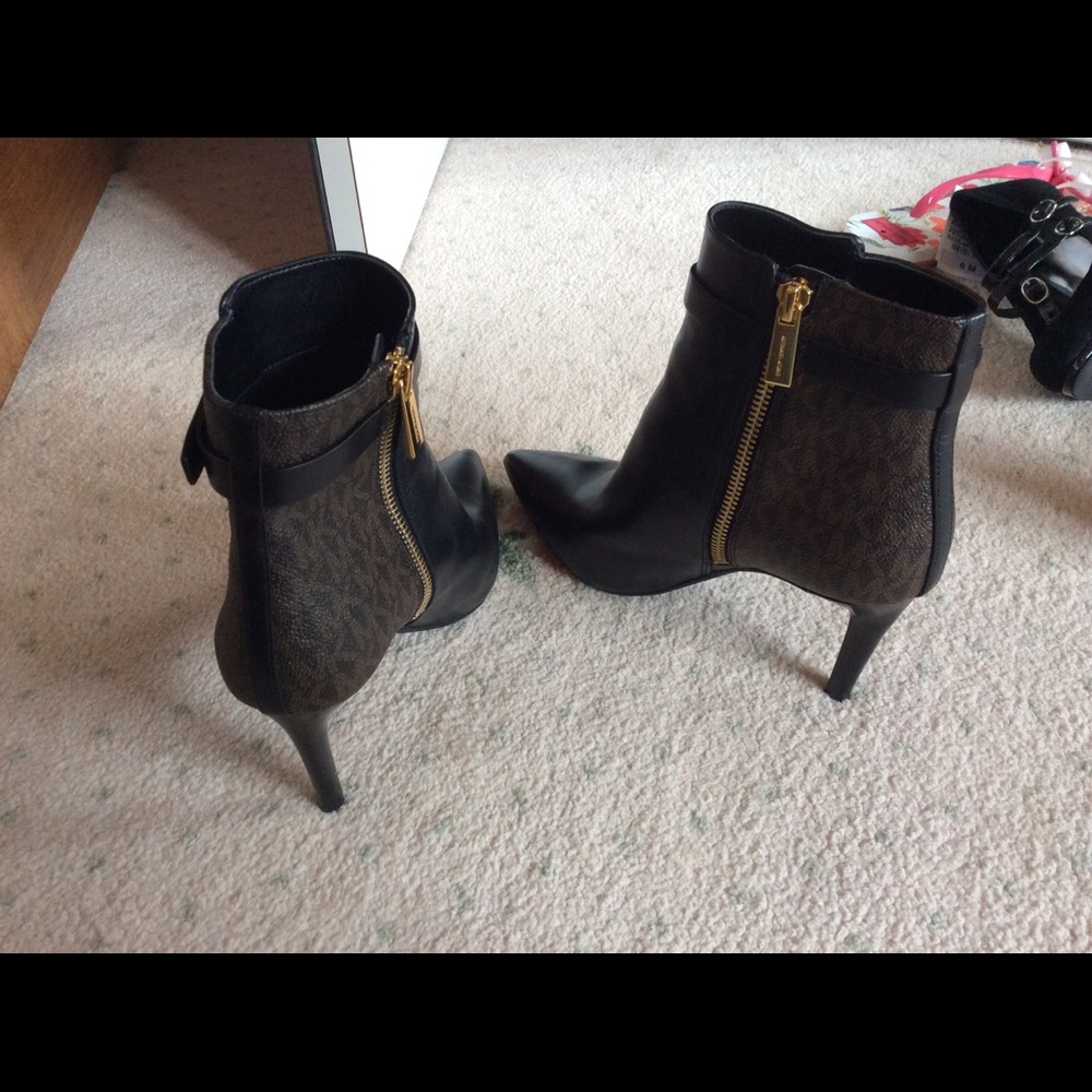 Michael kors print Booties